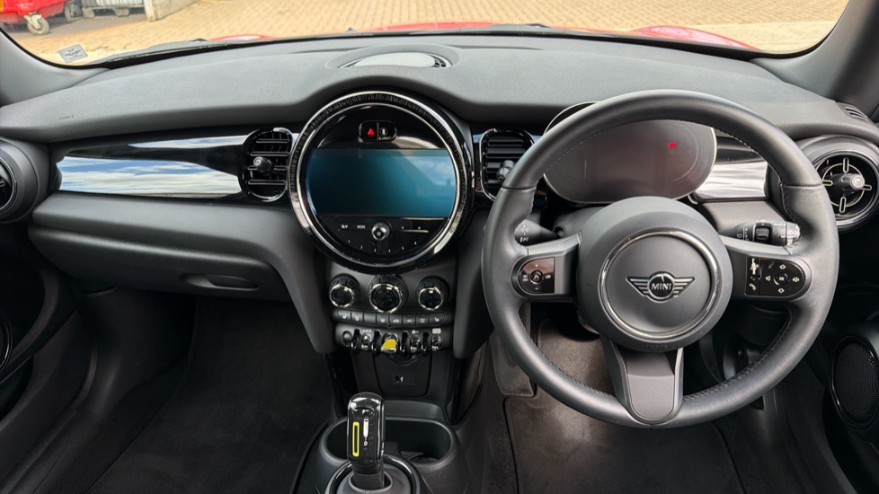 MINI Hatchback 135kW Cooper S Level 2 33kWh 3dr Auto Electric Hatchback - Image 4