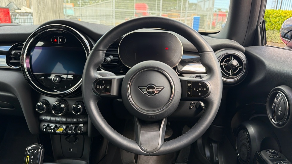 MINI Hatchback 135kW Cooper S Level 2 33kWh 3dr Auto Electric Hatchback - Image 5