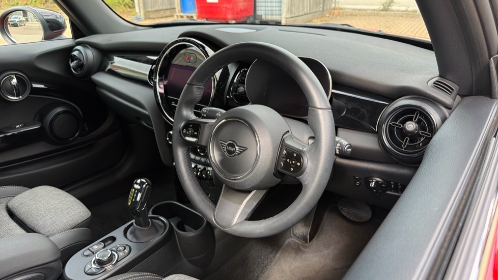 MINI Hatchback 135kW Cooper S Level 2 33kWh 3dr Auto Electric Hatchback - Image 6