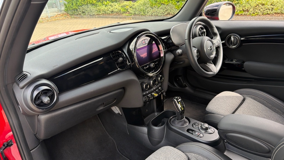 MINI Hatchback 135kW Cooper S Level 2 33kWh 3dr Auto Electric Hatchback - Image 7