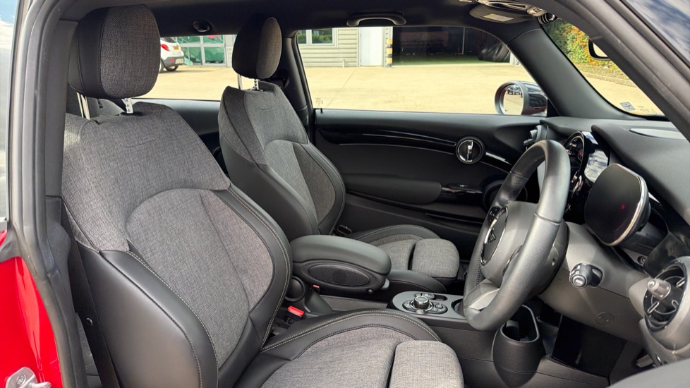 MINI Hatchback 135kW Cooper S Level 2 33kWh 3dr Auto Electric Hatchback - Image 11