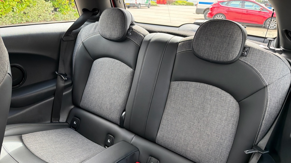 MINI Hatchback 135kW Cooper S Level 2 33kWh 3dr Auto Electric Hatchback - Image 12