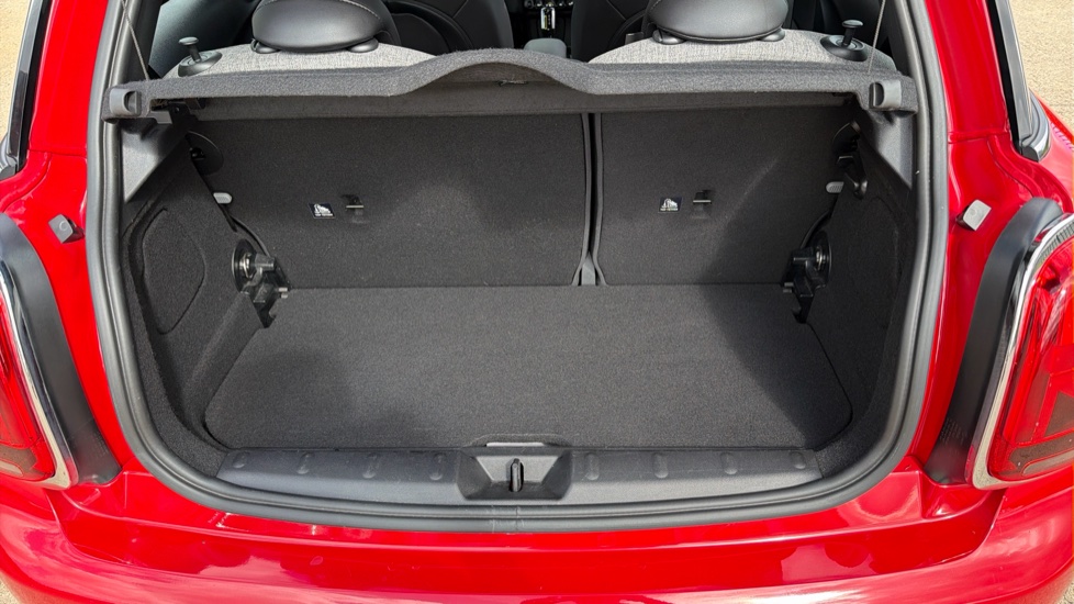 MINI Hatchback 135kW Cooper S Level 2 33kWh 3dr Auto Electric Hatchback - Image 13