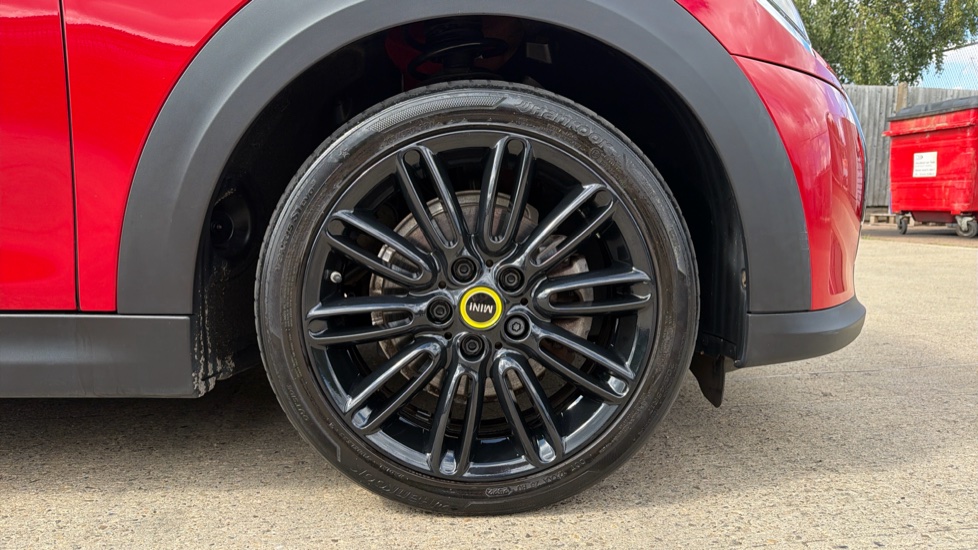 MINI Hatchback 135kW Cooper S Level 2 33kWh 3dr Auto Electric Hatchback - Image 14
