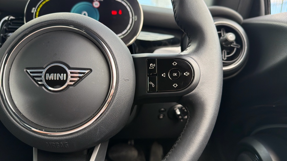 MINI Hatchback 135kW Cooper S Level 2 33kWh 3dr Auto Electric Hatchback - Image 18