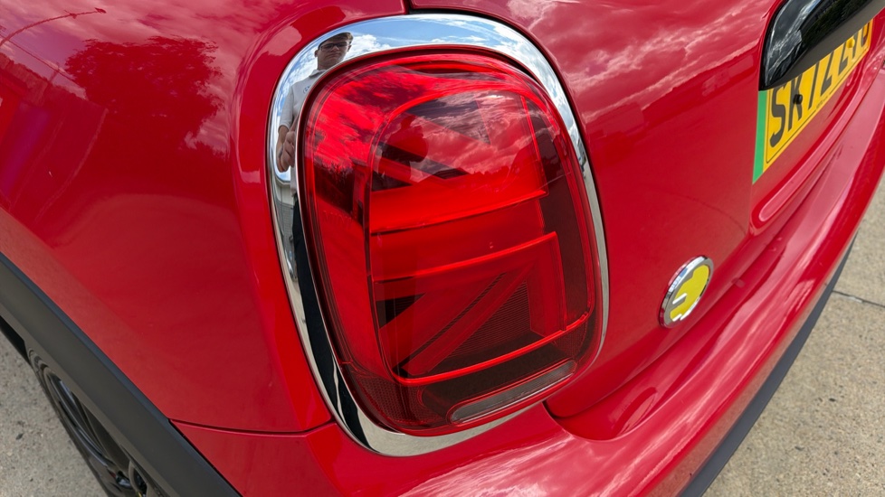 MINI Hatchback 135kW Cooper S Level 2 33kWh 3dr Auto Electric Hatchback - Image 30