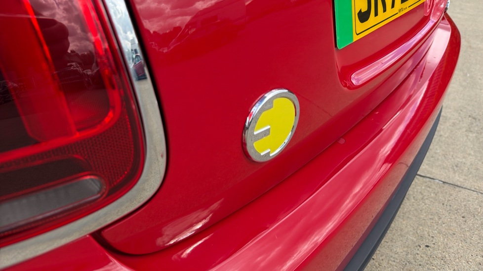 MINI Hatchback 135kW Cooper S Level 2 33kWh 3dr Auto Electric Hatchback - Image 31