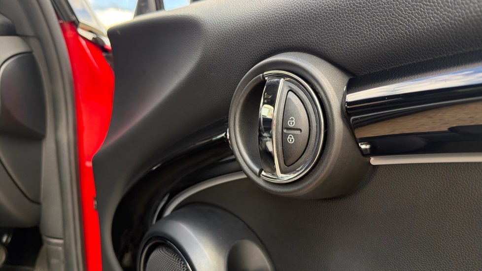 MINI Hatchback 135kW Cooper S Level 2 33kWh 3dr Auto Electric Hatchback - Image 37