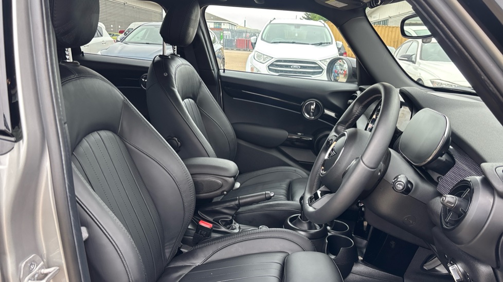 MINI Hatchback 1.5 Cooper Exclusive Premium 5dr Auto Petrol Hatchback - Image 11