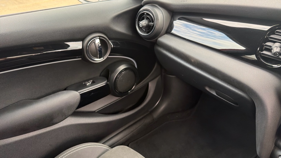 MINI Hatchback 1.5 Cooper Sport 5dr Auto Petrol Hatchback - Image 49