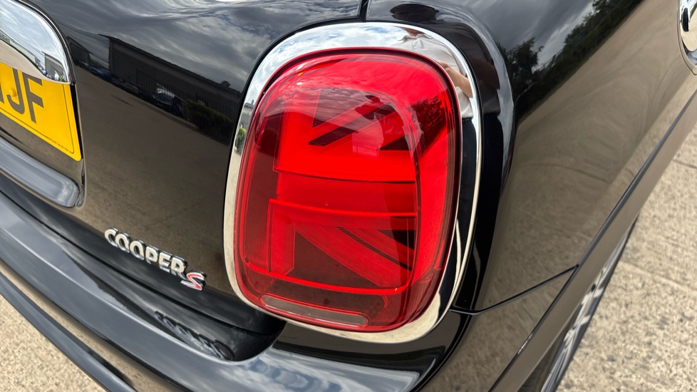 MINI Hatchback 2.0 Cooper S Exclusive II 5dr Auto Petrol Hatchback - Image 22
