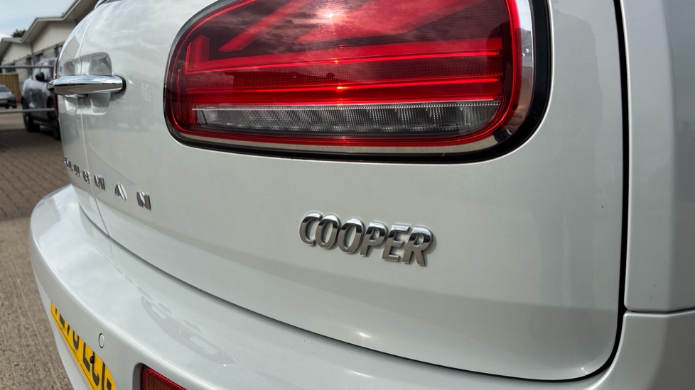 MINI Clubman 1.5 Cooper Classic 6dr Auto Petrol Estate - Image 32