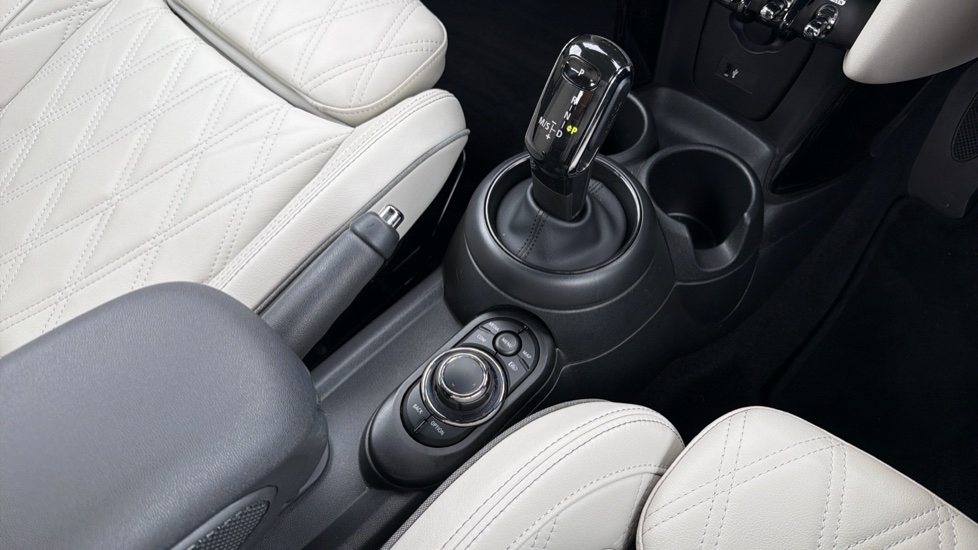 MINI Hatchback 1.5 Cooper Exclusive Premium 5dr Auto Petrol Hatchback - Image 10