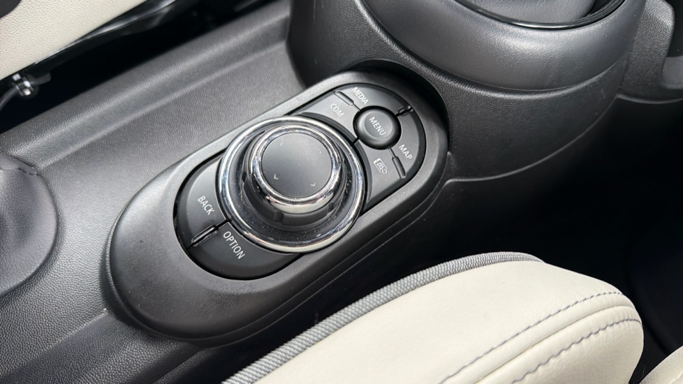 MINI Hatchback 1.5 Cooper Exclusive Premium 5dr Auto Petrol Hatchback - Image 19