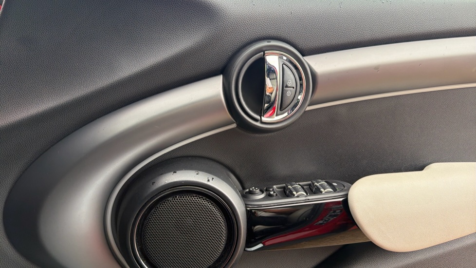MINI Hatchback 1.5 Cooper Exclusive Premium 5dr Auto Petrol Hatchback - Image 20
