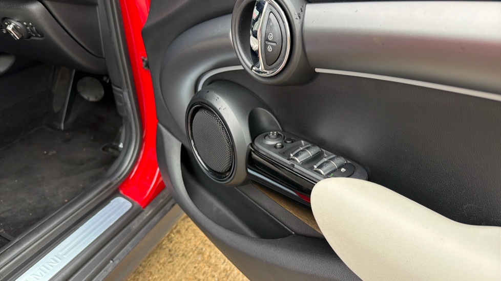 MINI Hatchback 1.5 Cooper Exclusive Premium 5dr Auto Petrol Hatchback - Image 33
