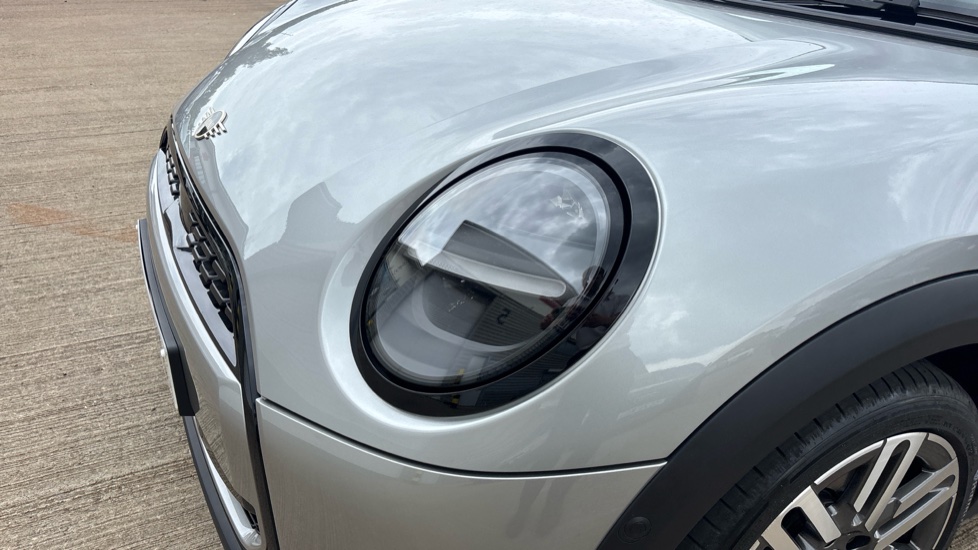 MINI Cooper 1.5 C Classic 3dr Auto Petrol Hatchback - Image 25