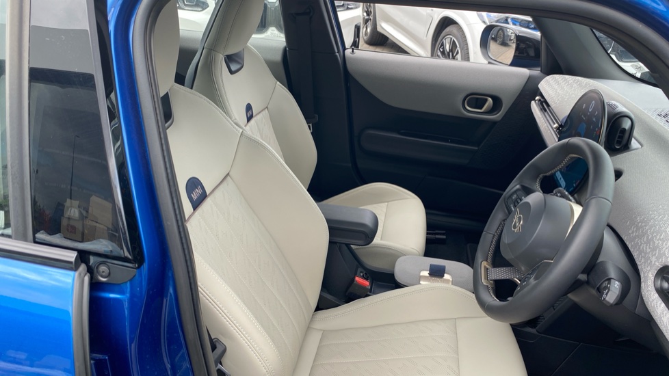 MINI Cooper 1.5 C Exclusive 5dr Auto Petrol Hatchback - Image 11