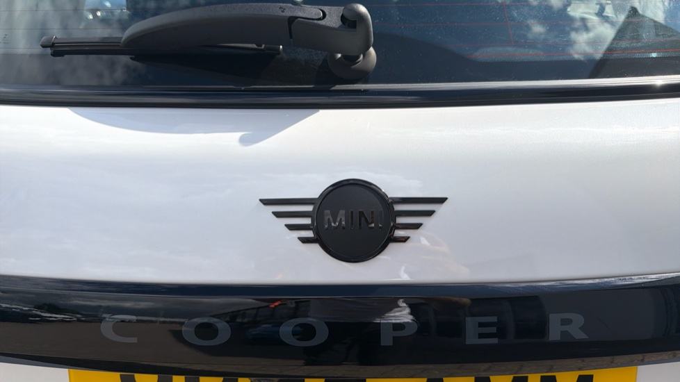 MINI Cooper 1.5 C Sport 5dr Auto Petrol Hatchback - Image 26