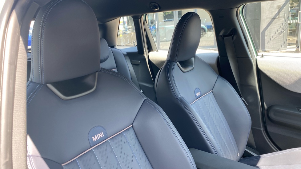 MINI Hatchback 1.5 Cooper Classic 5dr Petrol Hatchback - Image 28