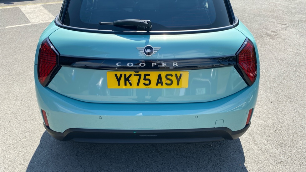 MINI Hatchback 1.5 Cooper Classic 5dr Petrol Hatchback - Image 33