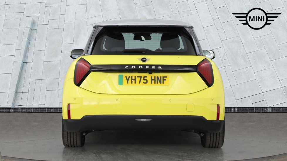 MINI Cooper 135kW E Classic 41kWh 3dr Auto Electric Hatchback - Image 15