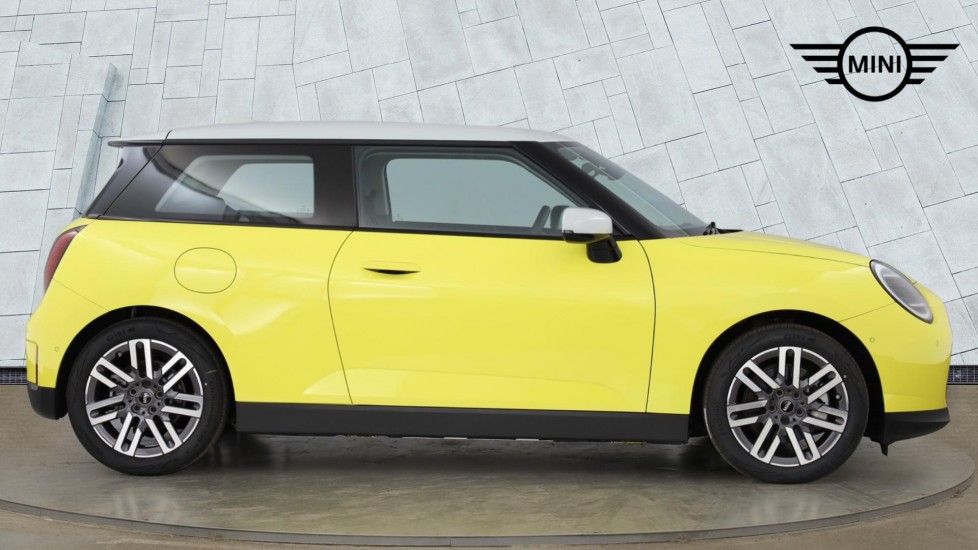 MINI Cooper 135kW E Classic 41kWh 3dr Auto Electric Hatchback - Image 3