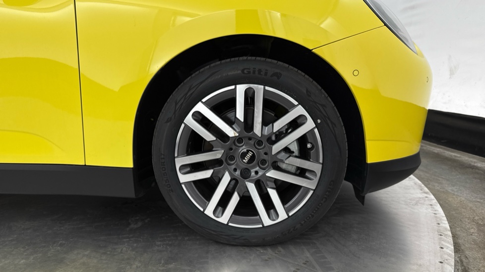MINI Cooper 135kW E Classic 41kWh 3dr Auto Electric Hatchback - Image 14