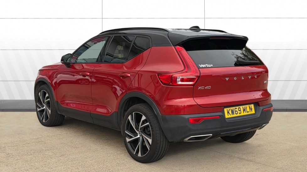 Volvo XC40 2.0 T4 R DESIGN Pro 5dr AWD Geartronic Petrol Estate - Image 2