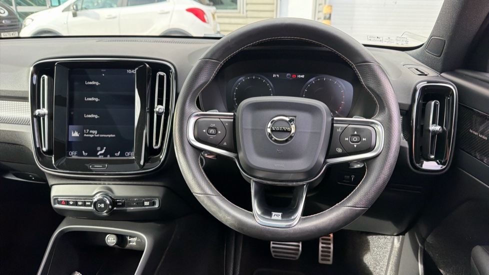 Volvo XC40 2.0 T4 R DESIGN Pro 5dr AWD Geartronic Petrol Estate - Image 5