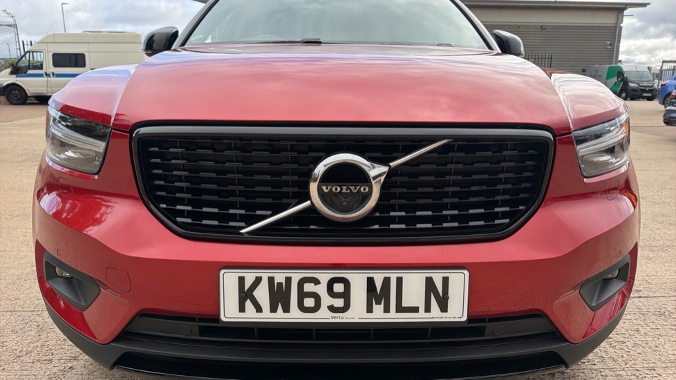 Volvo XC40 2.0 T4 R DESIGN Pro 5dr AWD Geartronic Petrol Estate - Image 25