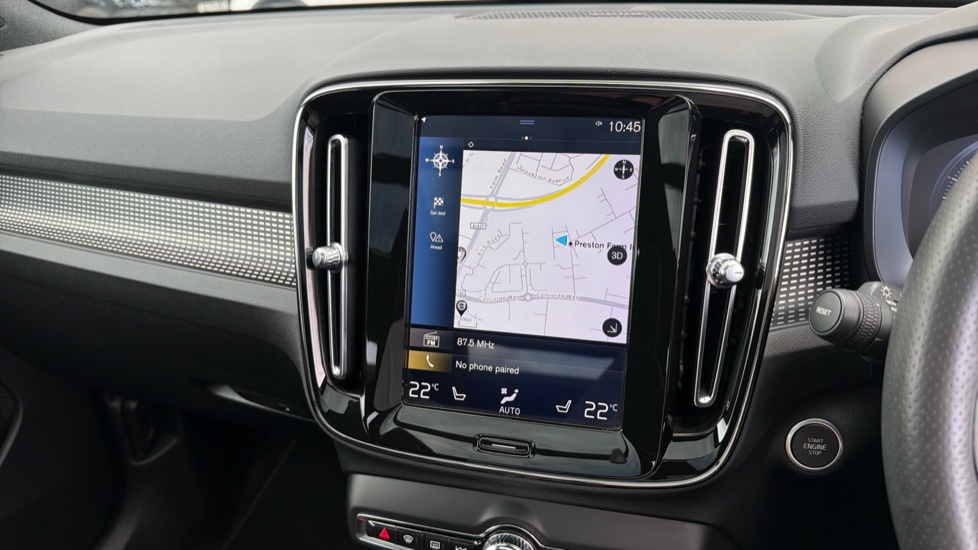 Volvo XC40 2.0 T4 R DESIGN Pro 5dr AWD Geartronic Petrol Estate - Image 38