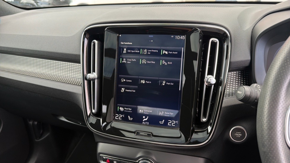 Volvo XC40 2.0 T4 R DESIGN Pro 5dr AWD Geartronic Petrol Estate - Image 39
