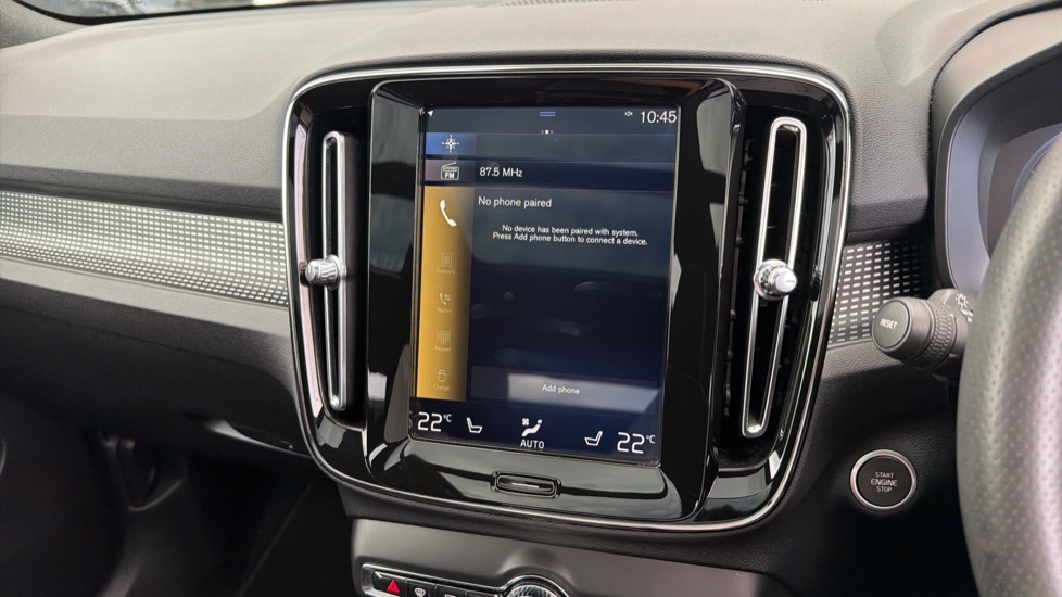 Volvo XC40 2.0 T4 R DESIGN Pro 5dr AWD Geartronic Petrol Estate - Image 40