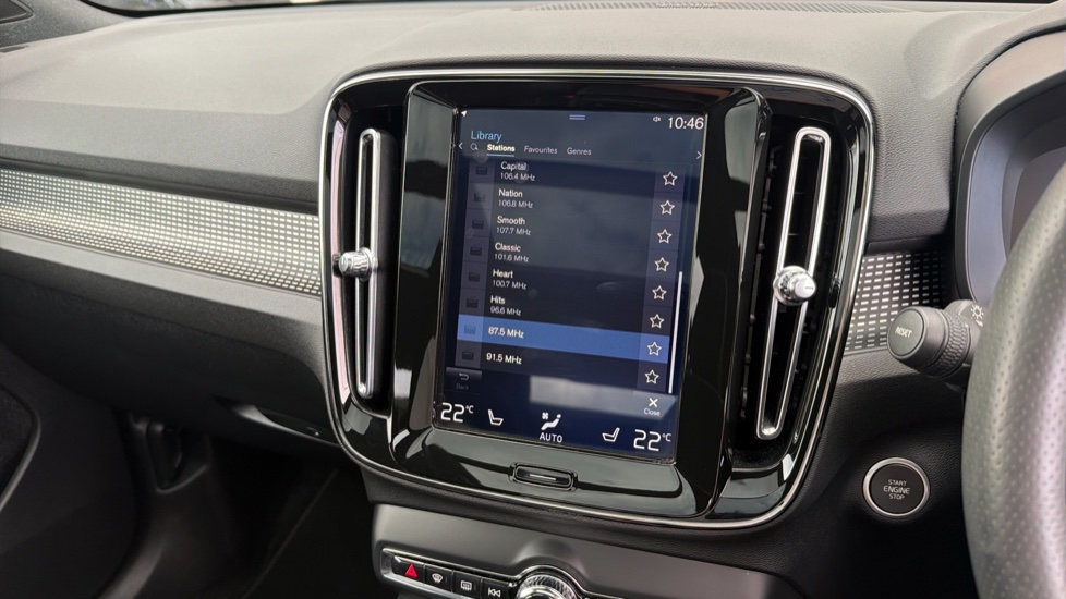 Volvo XC40 2.0 T4 R DESIGN Pro 5dr AWD Geartronic Petrol Estate - Image 41