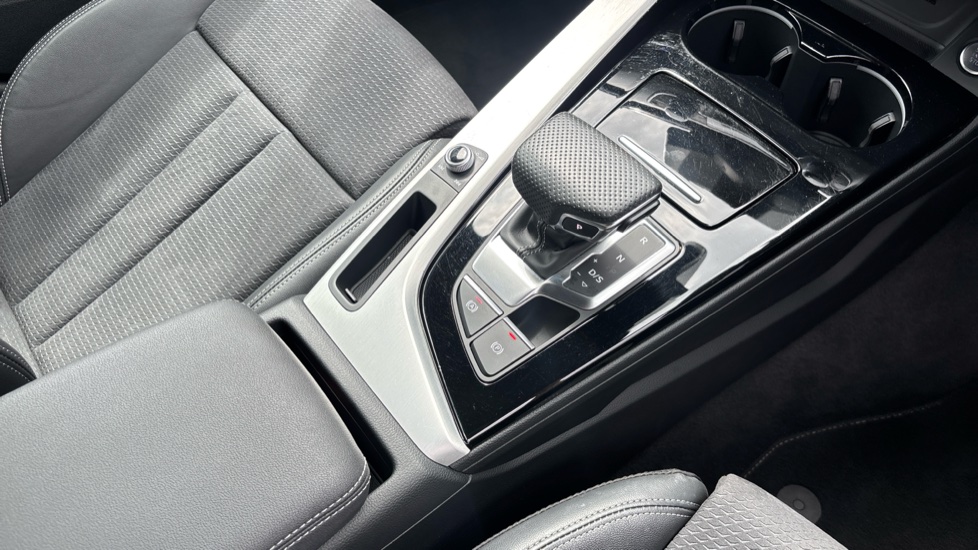 Audi A4 35 TFSI S Line 4dr S Tronic Petrol Saloon - Image 10