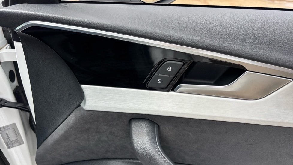 Audi A4 35 TFSI S Line 4dr S Tronic Petrol Saloon - Image 37