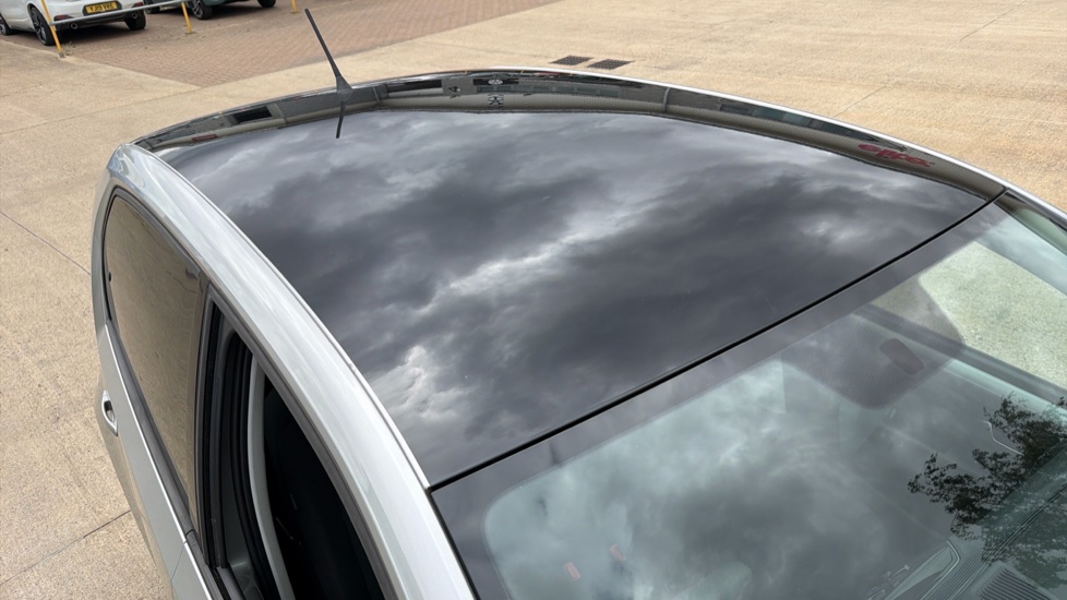 Volkswagen Up 1.0 Move Up 5dr Petrol Hatchback - Image 21