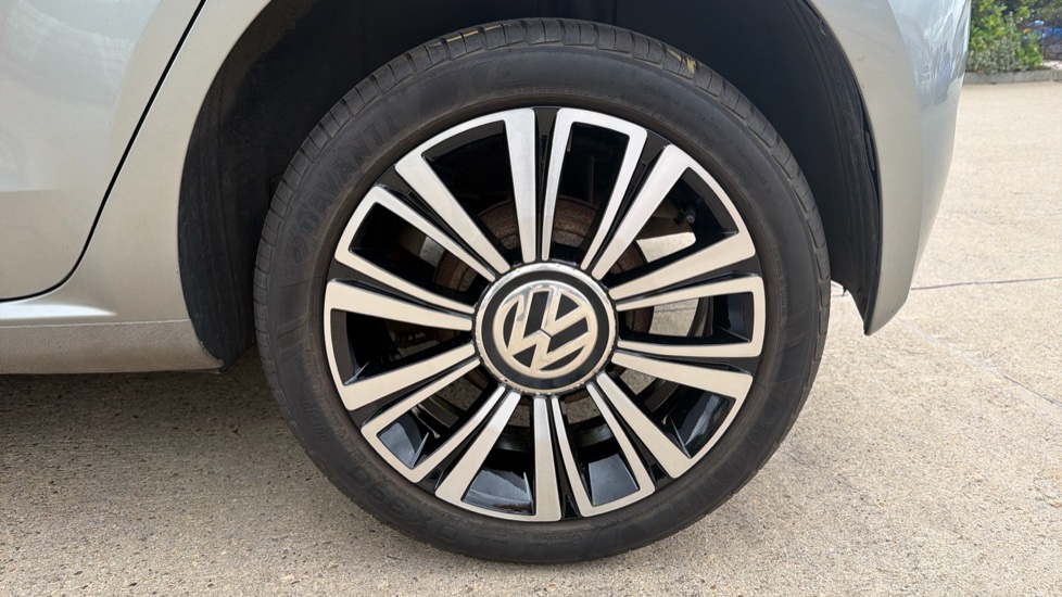 Volkswagen Up 1.0 Move Up 5dr Petrol Hatchback - Image 29