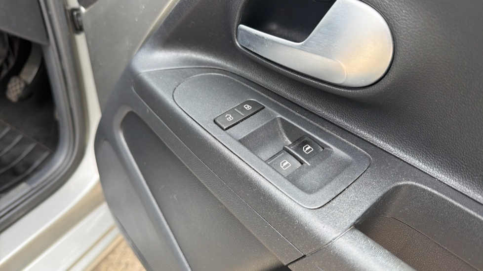 Volkswagen Up 1.0 Move Up 5dr Petrol Hatchback - Image 34
