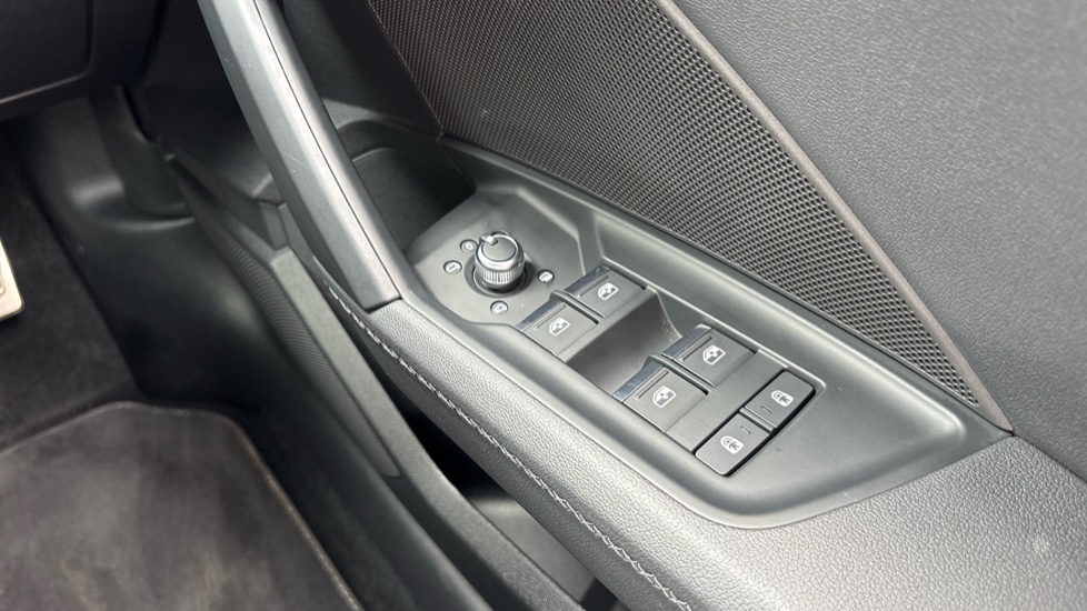 Audi A3 40 TFSI e S Line 5dr S Tronic Hatchback - Image 38