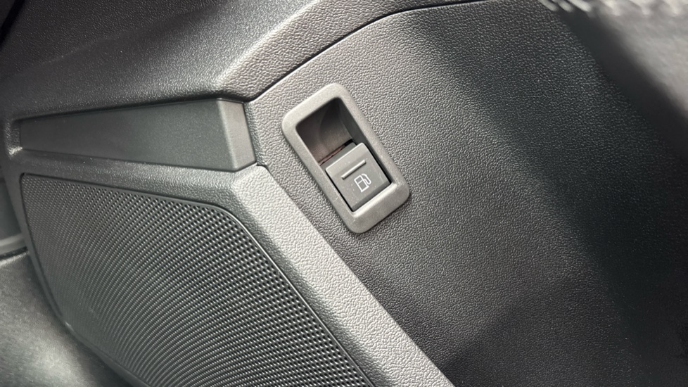 Audi A3 40 TFSI e S Line 5dr S Tronic Hatchback - Image 39