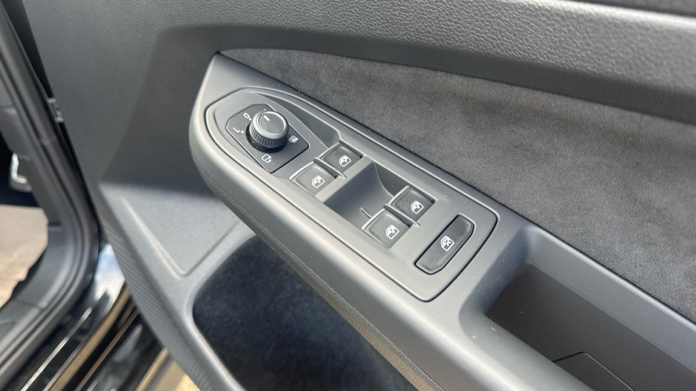 Volkswagen Golf 2.0 TSI GTI 5dr DSG Petrol Hatchback - Image 27