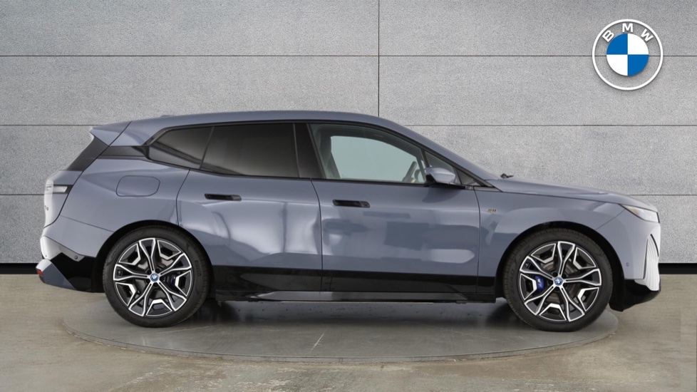 BMW iX 455kW M60 111.5kWh 5dr Auto Electric Estate - Image 3
