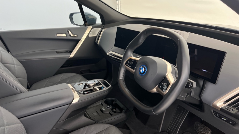 BMW iX 455kW M60 111.5kWh 5dr Auto Electric Estate - Image 6