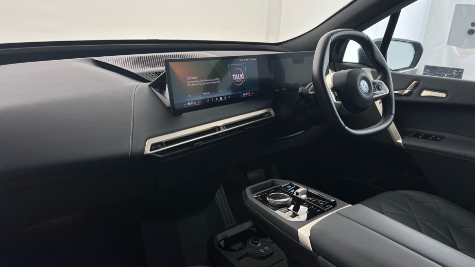 BMW iX 455kW M60 111.5kWh 5dr Auto Electric Estate - Image 7