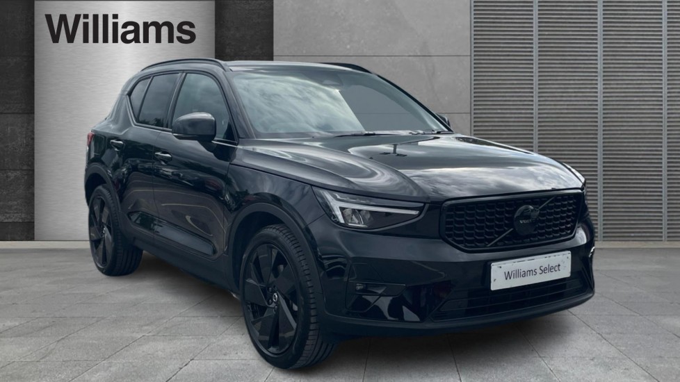 2025 VOLVO XC40