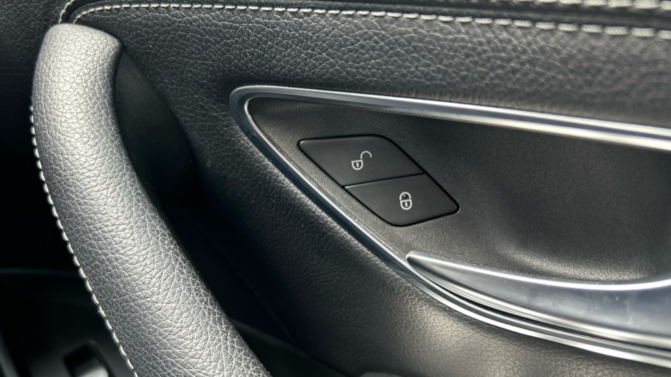 Mercedes-Benz E-Class E220d AMG Line 5dr 9G-Tronic Diesel Estate - Image 25