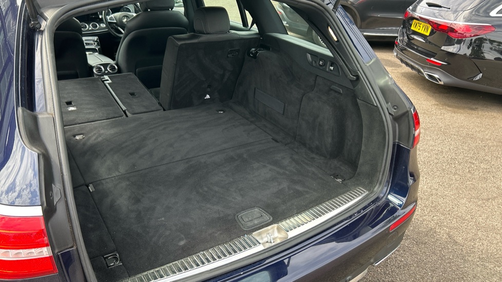 Mercedes-Benz E-Class E220d AMG Line 5dr 9G-Tronic Diesel Estate - Image 34