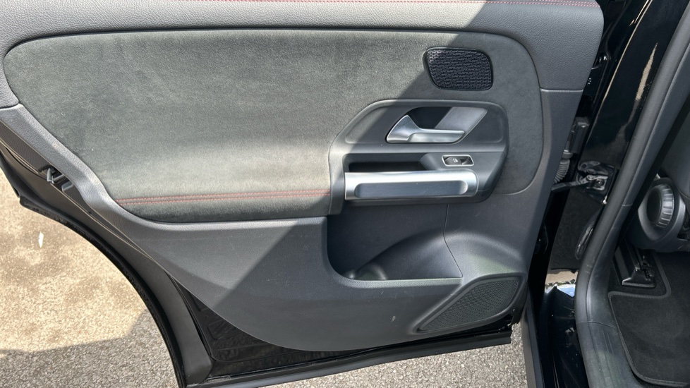 Mercedes-Benz Eqb 300 4M 168kW AMG Line Premium 66.5kWh 5dr Auto Electric Estate - Image 37